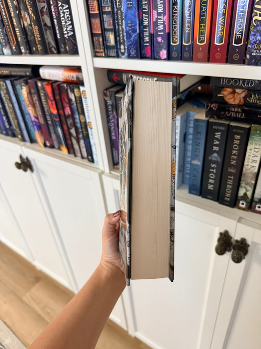 Born of Blood and Ash – Jennifer L. Armentrout (Hardback)