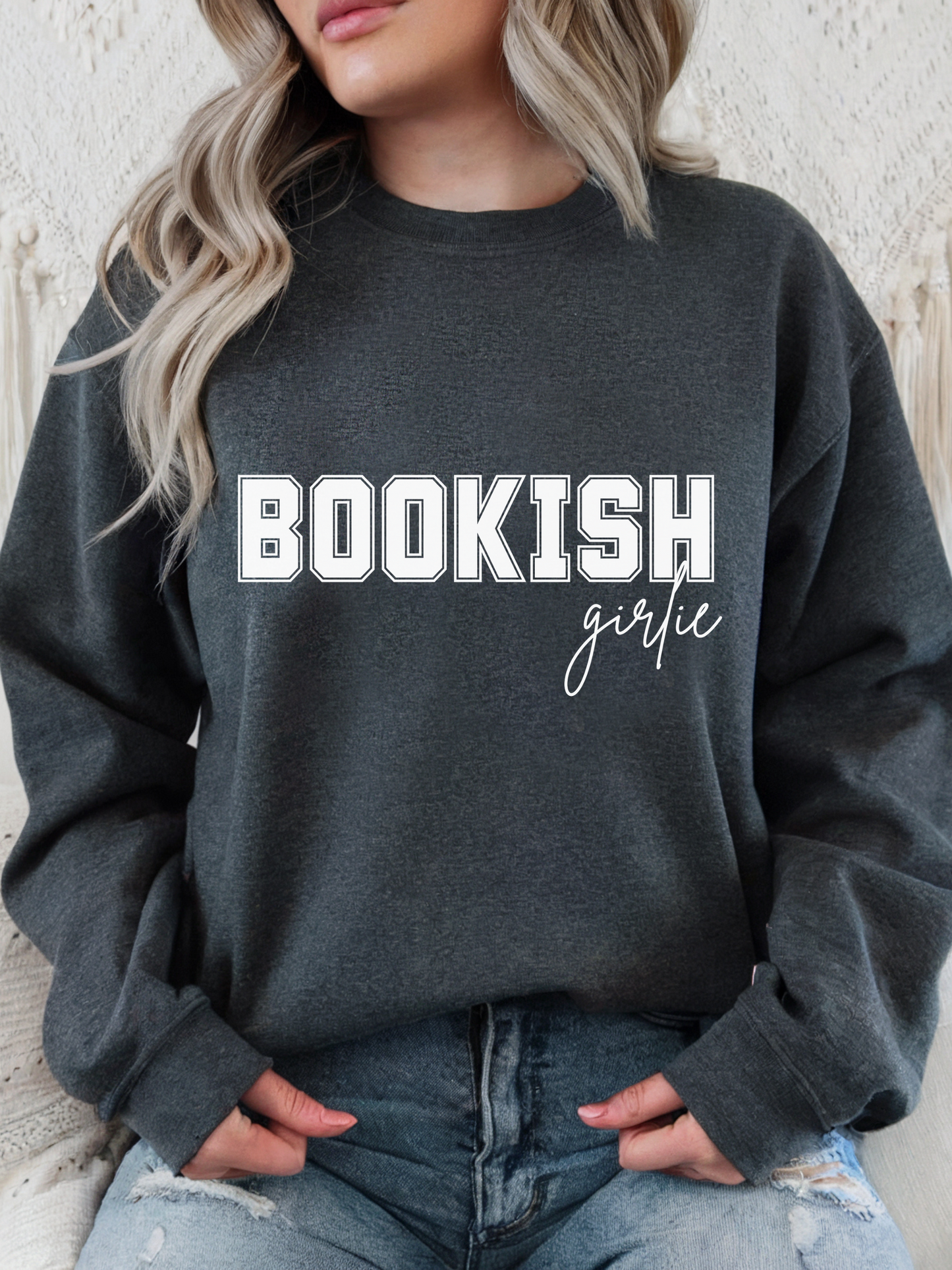 Bookish Girlie - Crewneck Sweatshirt