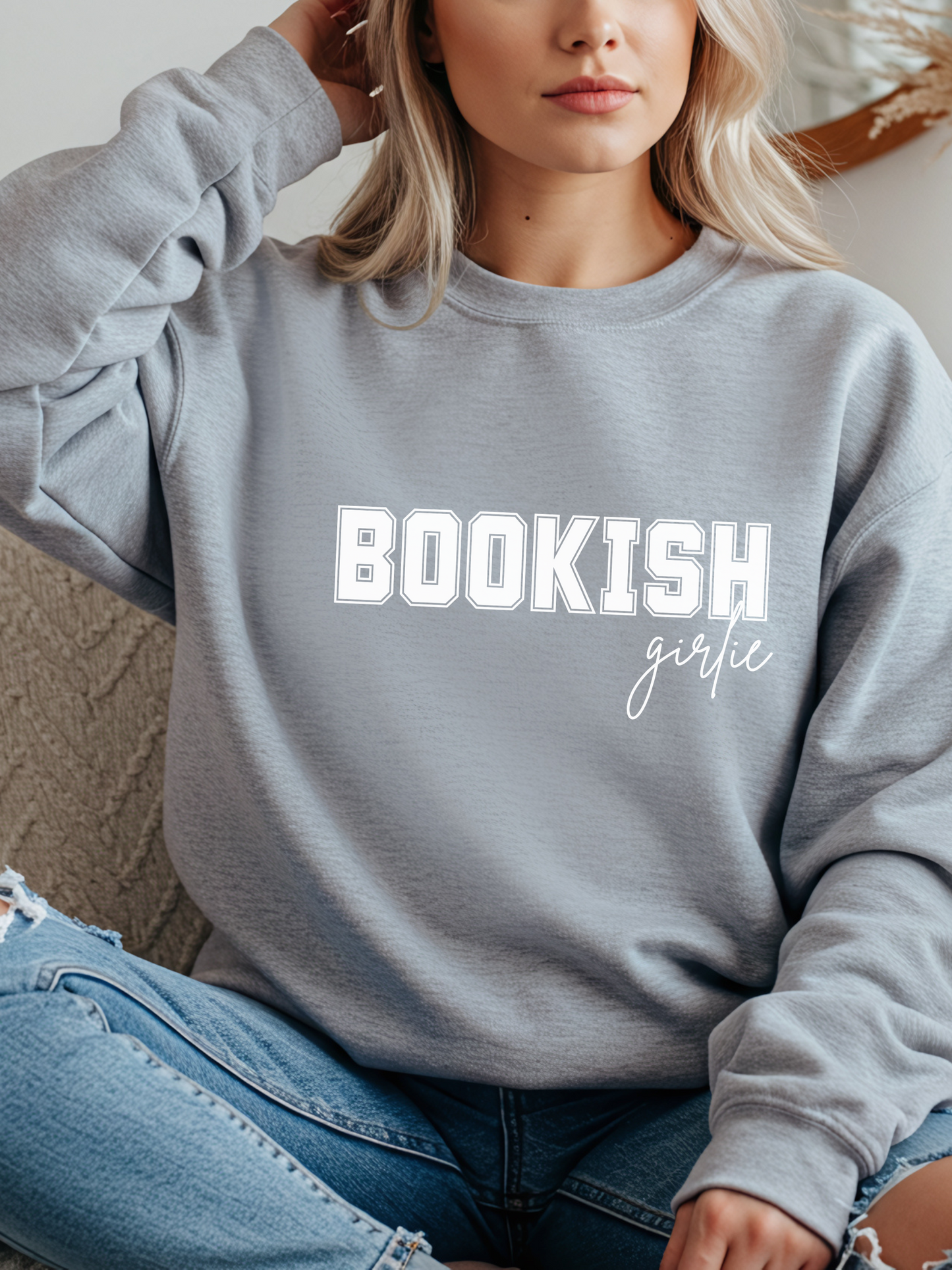 Bookish Girlie - Crewneck Sweatshirt