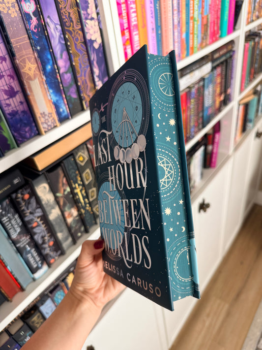 The Last Hour Between Worlds – Melissa Caruso (Illumicrate)(SIGNED)(Hardback)