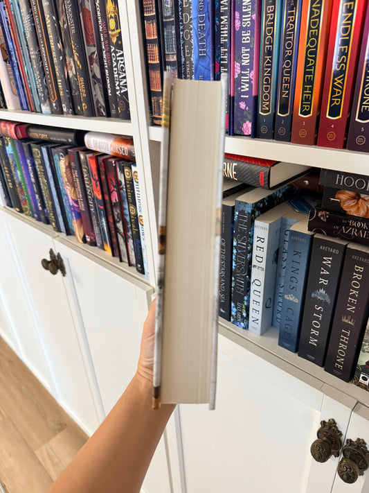 A Kingdom of Flesh and Fire – Jennifer L. Armentrout (Hardback)