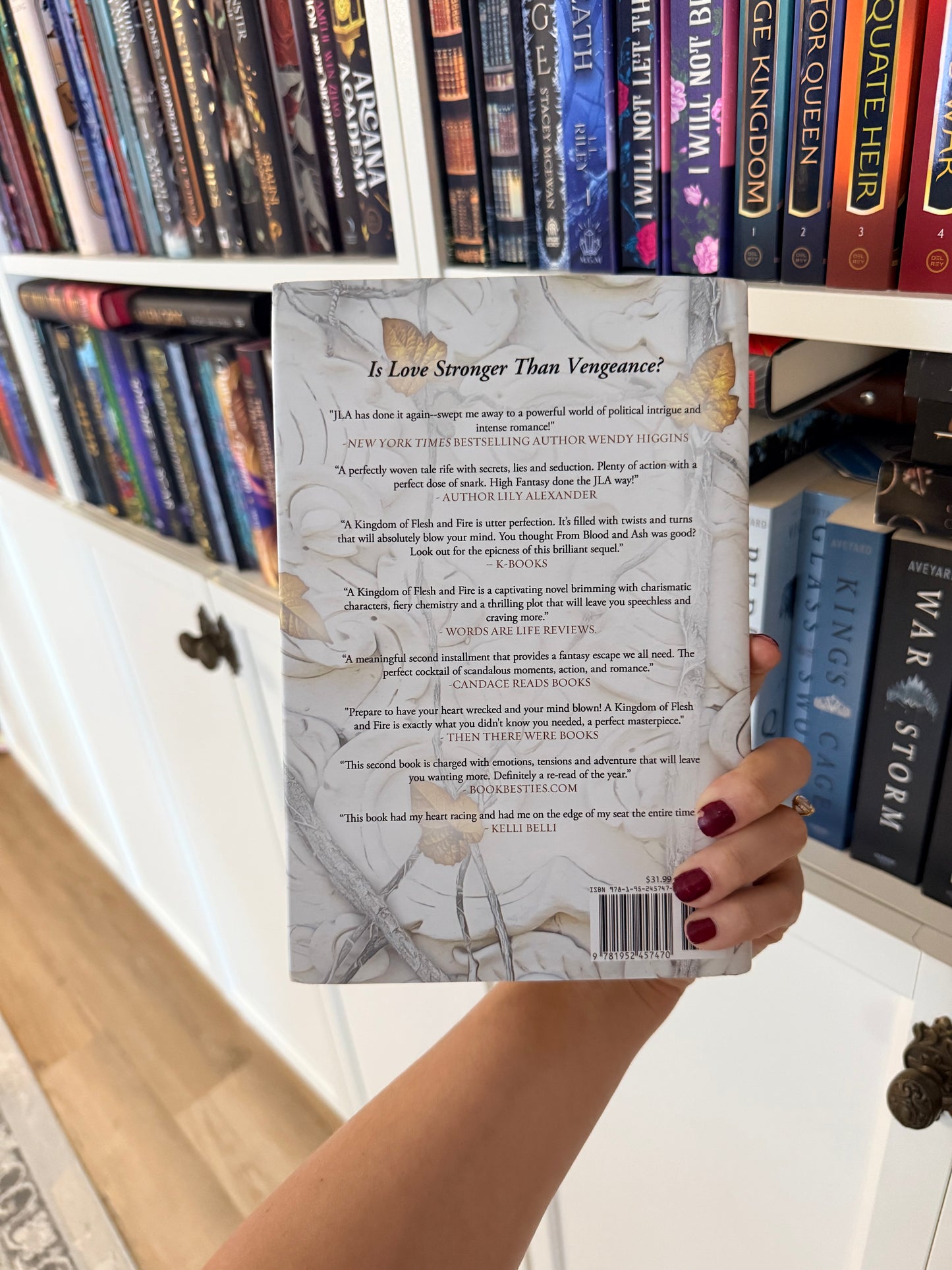 A Kingdom of Flesh and Fire – Jennifer L. Armentrout (Hardback)