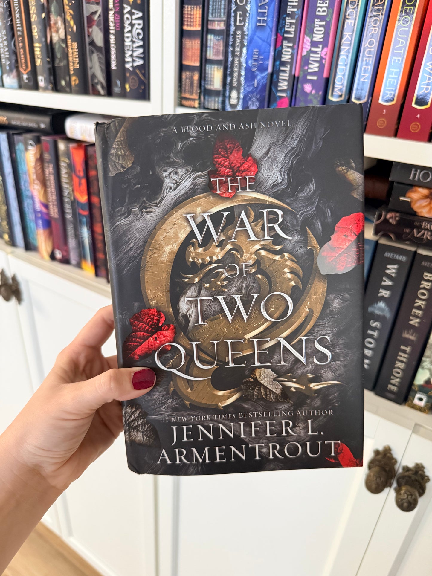 The War of Two Queens – Jennifer L. Armentrout (Hardback)