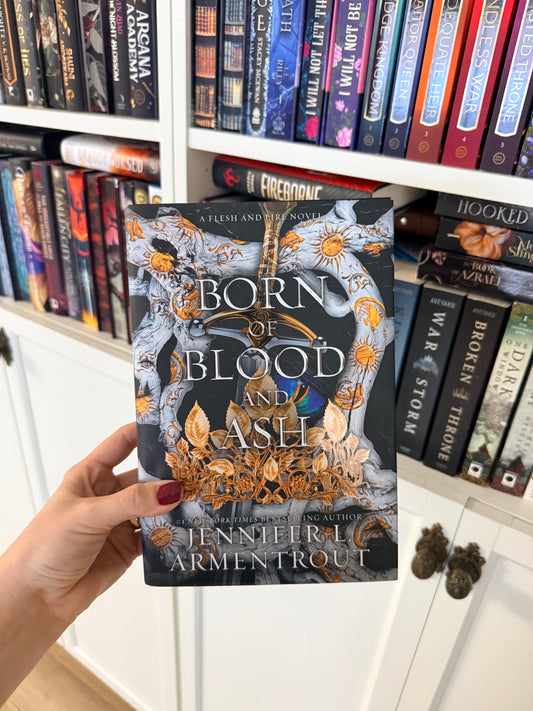 Born of Blood and Ash – Jennifer L. Armentrout (Hardback)