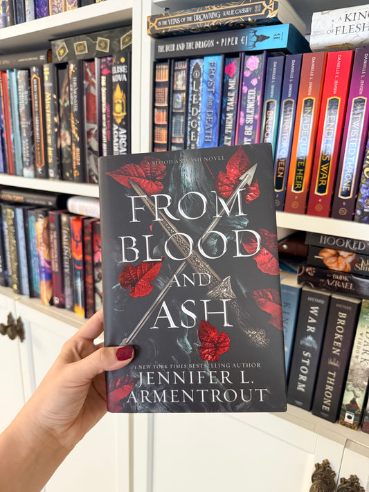 From Blood and Ash – Jennifer L. Armentrout (Hardback)