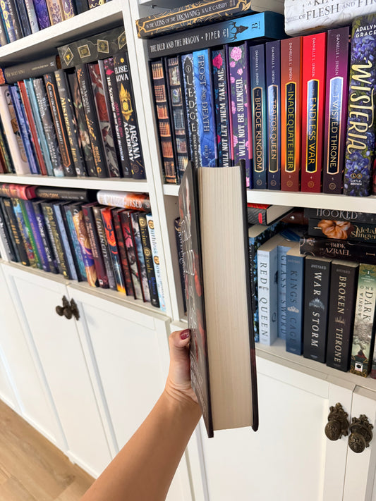 From Blood and Ash – Jennifer L. Armentrout (Hardback)