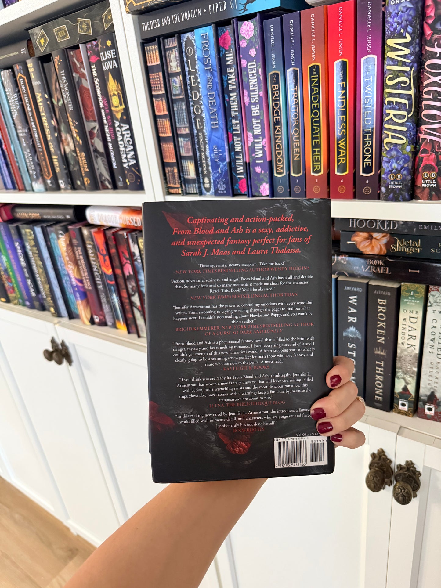 From Blood and Ash – Jennifer L. Armentrout (Hardback)